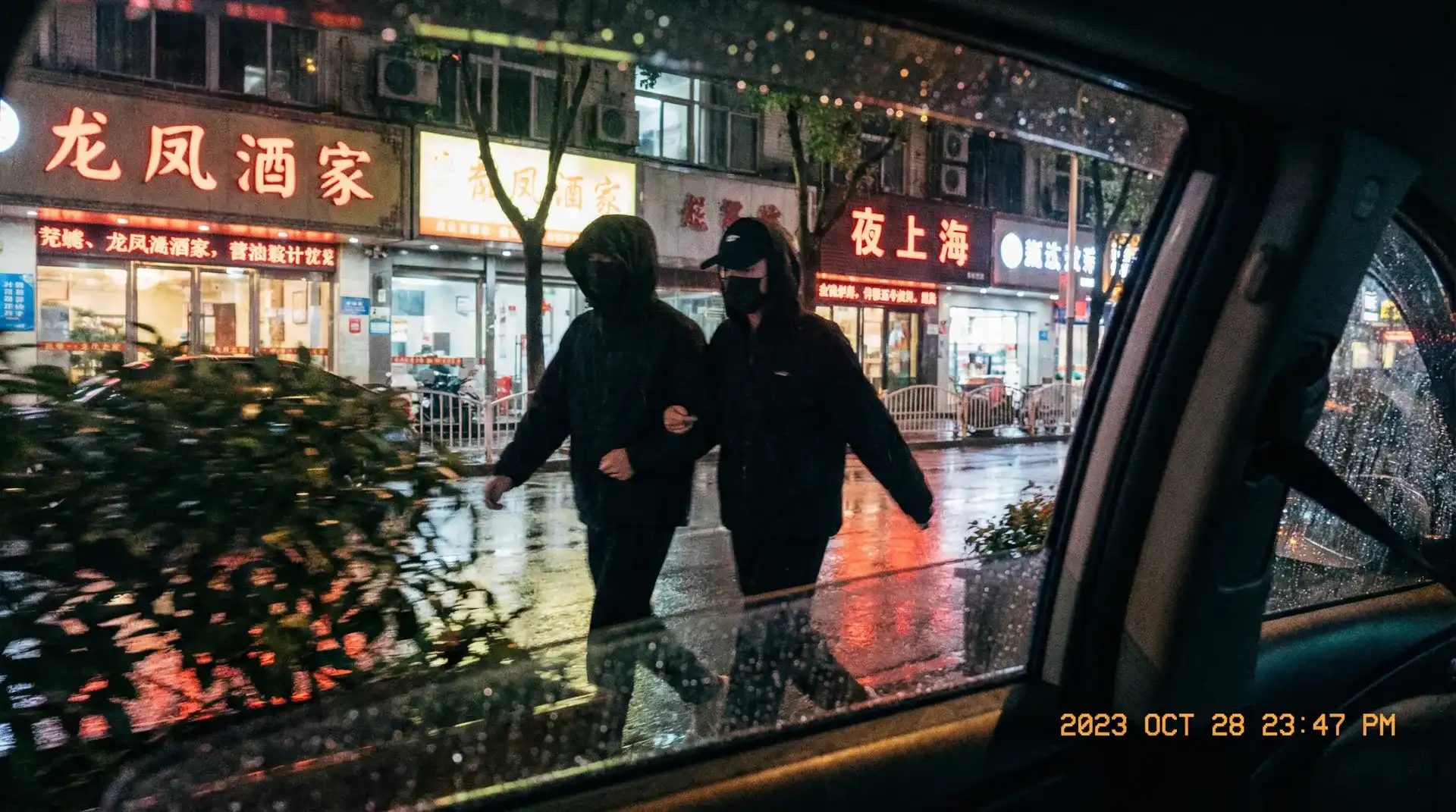 51短视频 - 顶流明星深夜密会现场抓拍照片